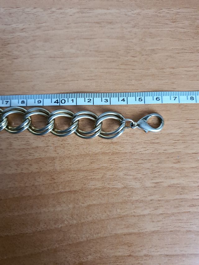 Antiguo collar con piedras naturales