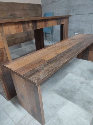 Mesa de cocina y dos bancos