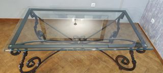 Mesa de Cristal y Forja de Comedor.