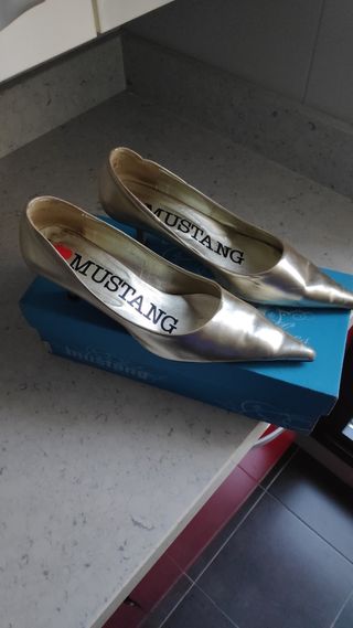 Zapatos tacón.