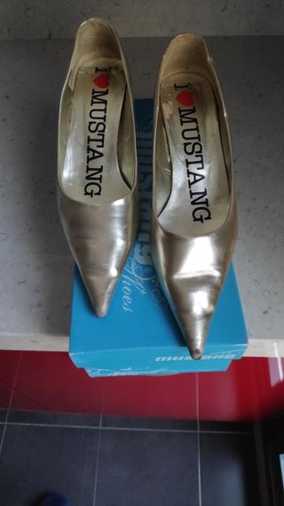 Zapatos tacón.