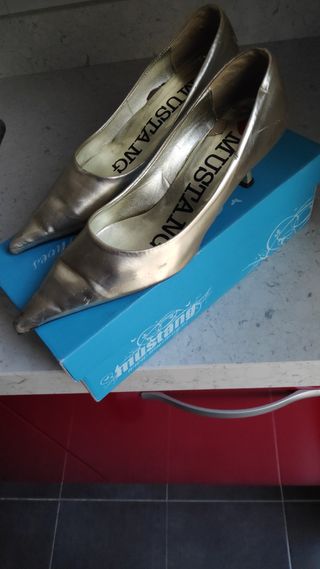 Zapatos tacón.