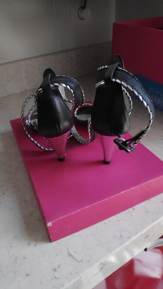 Zapatos de tacón.