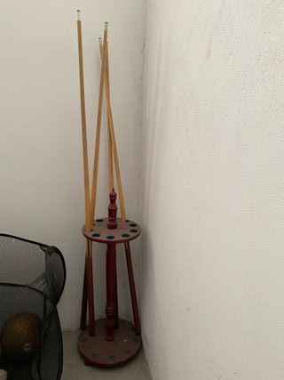 BILLAR CON PALOS Y BOLAS