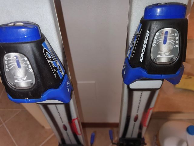 Sci Salomon con attacchi Rossignol