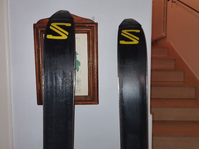Sci Salomon con attacchi Rossignol