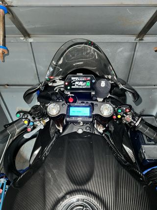 yamaha r1