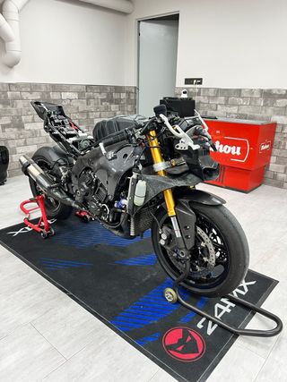 yamaha r1