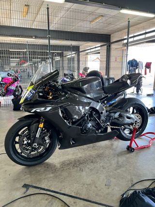 yamaha r1