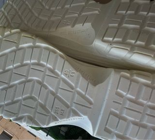 Zapatos blancos de seguridad