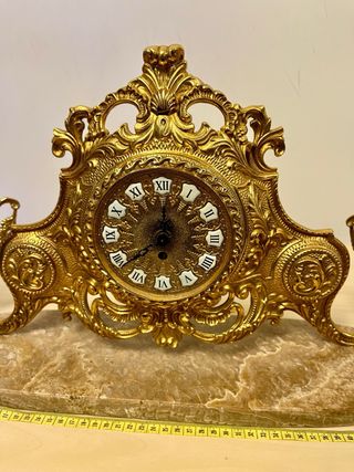 Reloj y candelabros