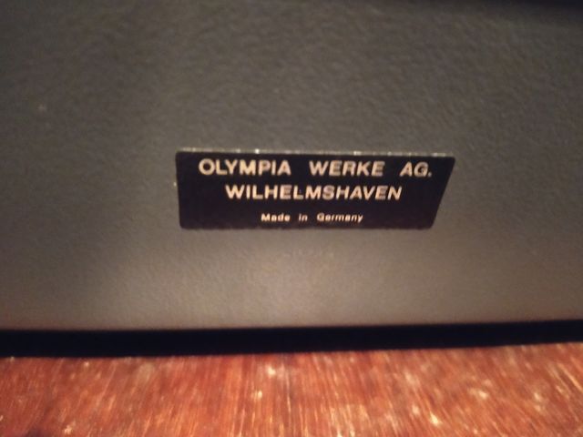 Silla de madera y cuero