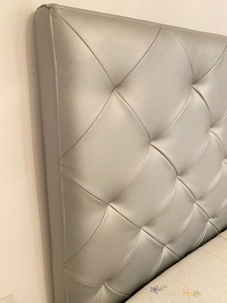 cabecero acolchado plateado