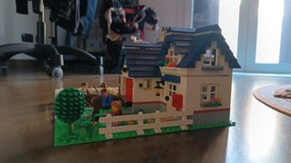 LEGO "Apple tree house "