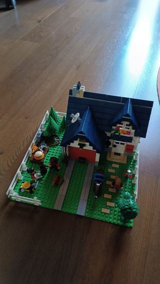 LEGO "Apple tree house "