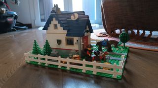 LEGO "Apple tree house "