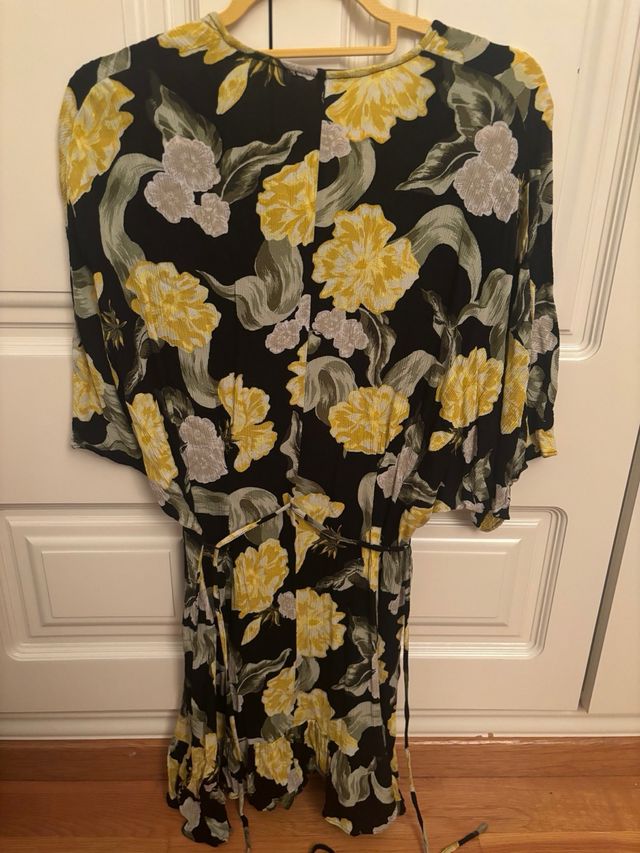 Vestido corto flores Zara