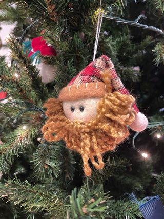 Árbol de navidad frondoso aspecto narural