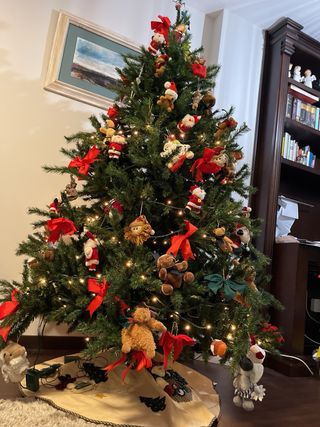 Árbol de navidad frondoso aspecto narural