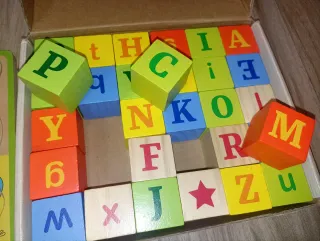 Bloques de madera y puzzles