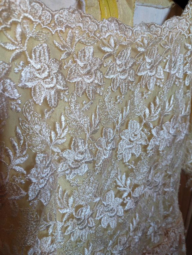 Vestito pizzo e taffetà cucito a mano