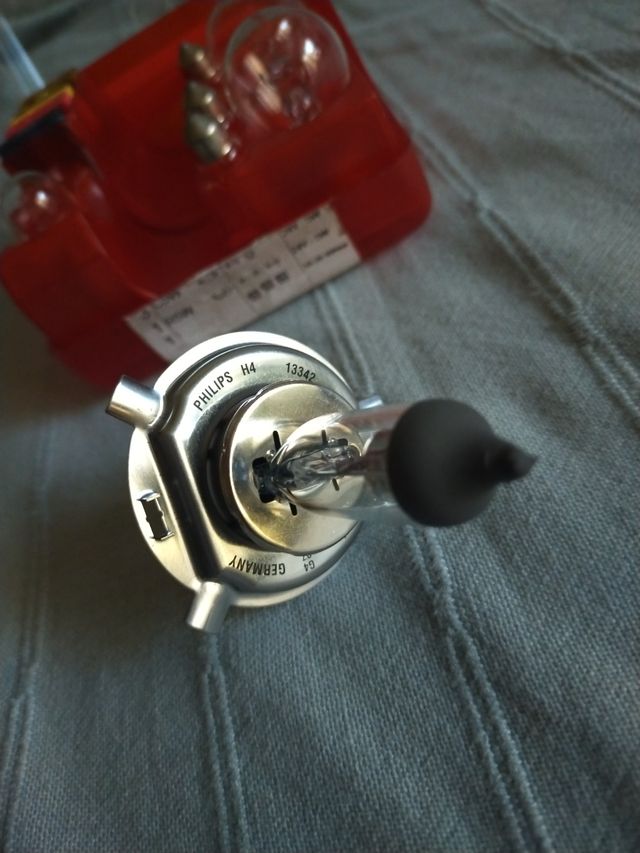 Kit lámparas H4 Philips 24V coche o camión