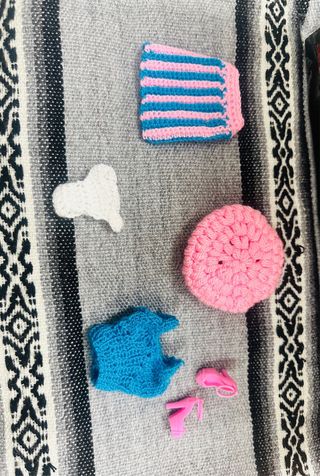 lote de muñeca tipo barbie👚💄👗🌈👙