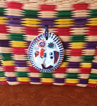 Bolso  con colgante de sargadelos