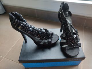 Sandalia con pedrería