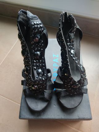 Sandalia con pedrería