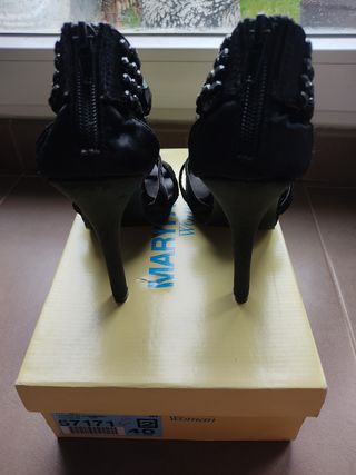 Sandalia con pedrería