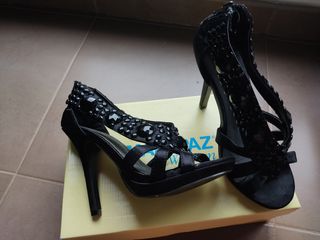 Sandalia con pedrería