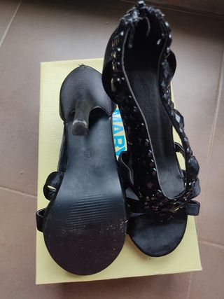 Sandalia con pedrería