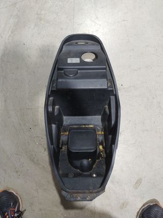 -Kymco Agility City 125cc. Cofre