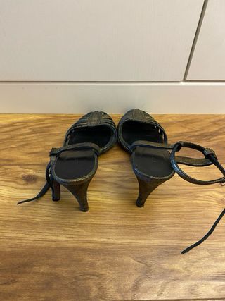 Zapatos tacón Dorados Hoss Intropia 37