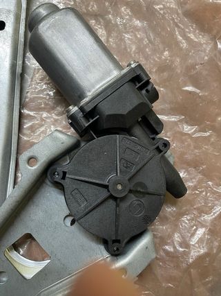 Elevalunas nissan almera