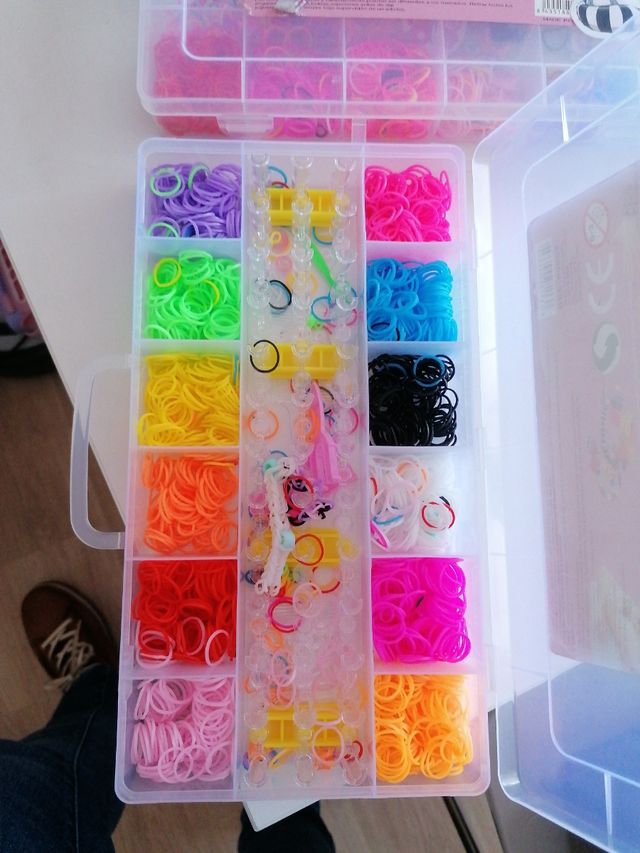 2 cajas gomas manualidades 