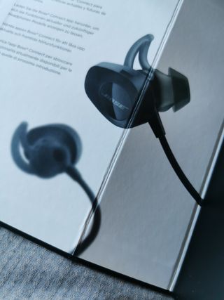 Caja de auriculares bose soundsport