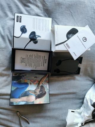 Caja de auriculares bose soundsport