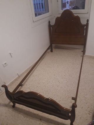 Cama madera con somier, colchón y patas