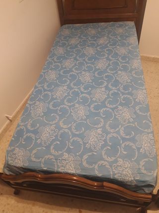 Cama madera con somier, colchón y patas