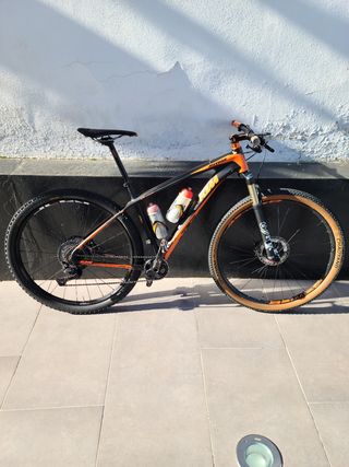 Bicicleta MTB de Carbono 29 pulgadas.
