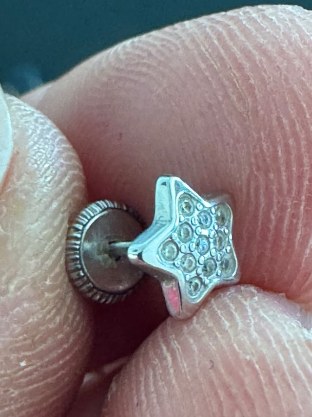 Piercing estrella oro blanco y circonitas