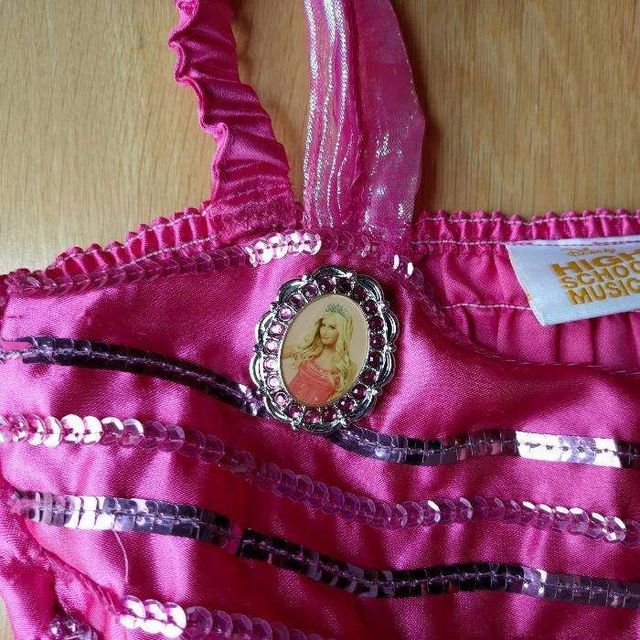 Rosa 25€. Bella rojo 25€ Frozen con zapato 30€.