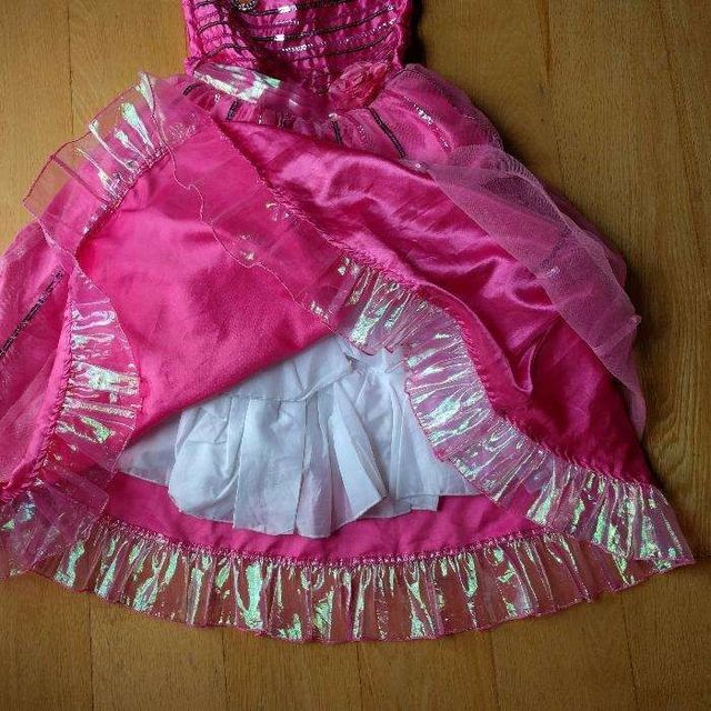 Rosa 25€. Bella rojo 25€ Frozen con zapato 30€.