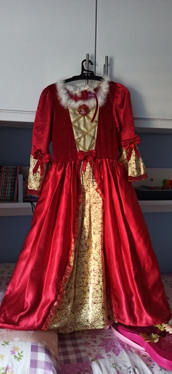 Rosa 25€. Bella rojo 25€ Frozen con zapato 30€.