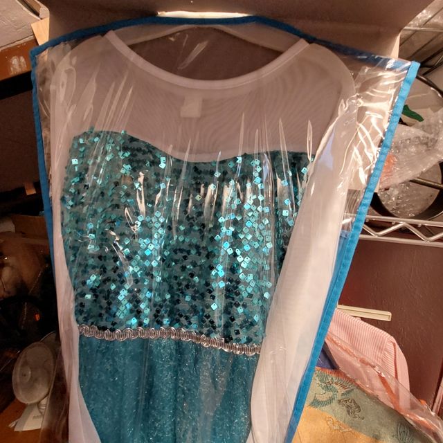 Rosa 25€. Bella rojo 25€ Frozen con zapato 30€.