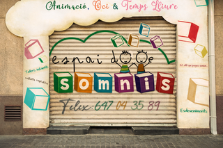 GRAFFITI COMERCIAL decoración pintura mural cierre