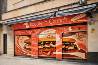 GRAFFITI COMERCIAL decoración pintura mural cierre