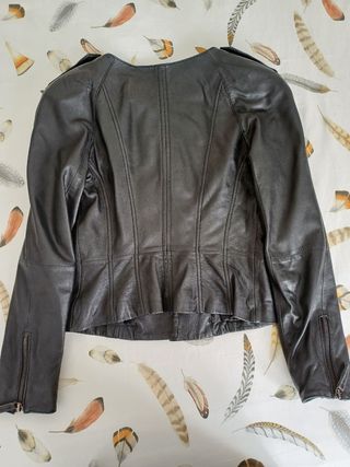 Cazadora cuero de Zara (piel auténtica)